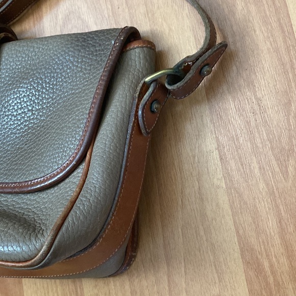 Vintage Dooney Bourke Distressed Pebble Leather Crossbody Bag Taupe British Tan - Picture 3 of 11